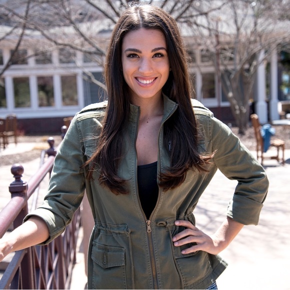 Meet your Posher, Lauren - Picture 2 of 2